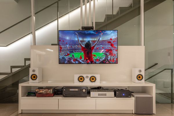 PROJETO: HIFI HOME THEATER.
CONFIRA MAIS IMAGENS <a href="https://www.hometheater.com.br/portal/home-theater-best-2020/"><strong>AQUI</strong></a> NA EDIÇÃO