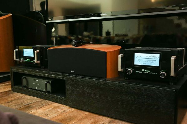 PROJETO: HI-FI CLUB
CONFIRA MAIS IMAGENS <a href="https://www.hometheater.com.br/portal/home-theater-best-2020/"><strong>AQUI</strong></a> NA EDIÇÃO