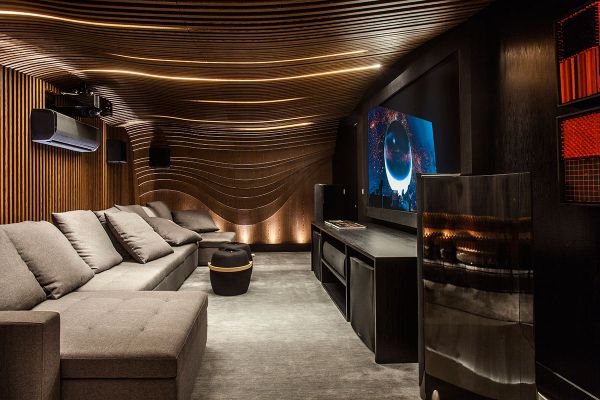 PROJETO: ARTE EM CINEMA.
CONFIRA MAIS IMAGENS <a href="https://www.hometheater.com.br/portal/home-theater-best-2020/"><strong>AQUI</strong></a> NA EDIÇÃO